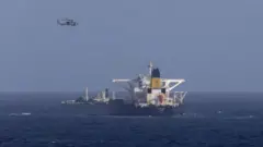 ኣመሪካ ብቐዳም ኣብ ገማግም ባሕሪ ቬንዙዌላ ካልእ ነዳዲ ዝጽዓነት መርከብ ኣብ ትሕቲ ቀይዲ ኣእትያ