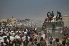 Ajuda entra na Faixa de Gaza após Israel anunciar pausa diária nas hostilidades, Zikim – 27 de julho de 2025