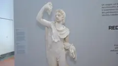 نمایش گنجینه‌ای از آثار باستانی مسروقه در موزه‌ ناپل ایتالیا