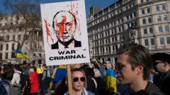 Londra'da düzenlenen bir savaş karşıtı protesto