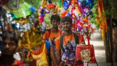 कांवड़ यात्रा के दौरान मुज़फ़्फ़रनगर में दुकानों पर नाम लिखे जाने का आया सरकारी आदेश