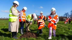 ماشومان د پارک نویو اسانتیاوو لیدو ته بیول شوي وو. 