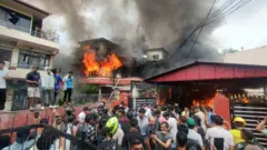 केपी ओलीको निवासमा आगजनी भएको तस्बिर