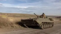 Des militaires ukrainiens près de Bakhmut, dans la région de Donetsk.