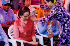 ၂၀၁၈ ခုနှစ် သင်္ကြန်ပွဲတော် ဆင်နွှဲနေတဲ့ ဒေါ် အောင်ဆန်းစုကြည်