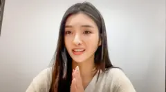 อัน ยู๋ชิง ดาราสาวไต้หวัน ให้สัมภาษณ์บีบีซีไทย โดยมี บก.บีบีซีจีน ช่วยเป็นล่ามแปลภาษา