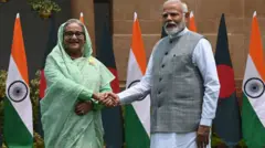 शेख़ हसीना के साथ पीएम मोदी
