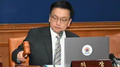 최상목 대통령 권한대행이 31일 정부 서울청사에서 국무회의를 주재하고 있다