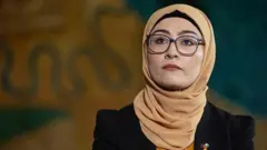 فاطمه پیمان، اولین سناتور محجبه استرالیا 