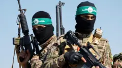 مقاتلان من القسام