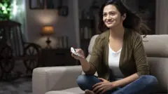 ఏసీ వాడుతున్న మహిళ