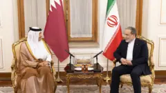 اجتماع رئيس الوزراء ووزير الخارجية القطري، الشيخ محمد بن عبد الرحمن آل ثاني، في طهران، مع وزير الخارجية الإيراني عباس عراقجي