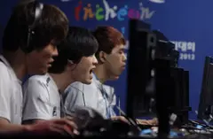 Видео оюн ойноп отургандар