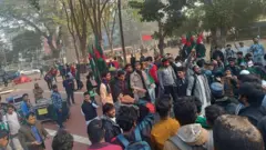 ভোর থেকে শহীদ মিনারে জড়ো হচ্ছেন শিক্ষার্থীরা