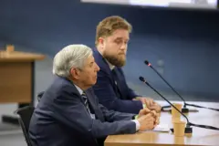 Augusto Heleno e seu advogado no STF