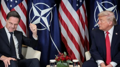 नेटो के प्रमुख मार्क रुटे के साथ मीटिंग के दौरान डोनाल्ड ट्रंप