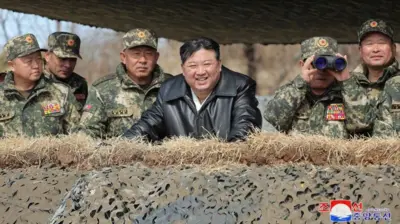 Кім Чен Ин з військовими КНДР