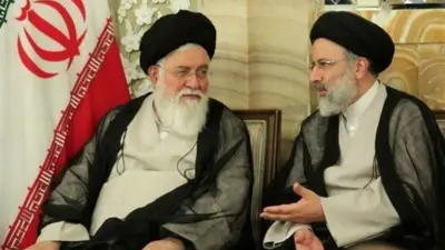 ابراهیم رئیسی، رئیس جمهور سابق ایران در کنار احمد علم‌الهدی، امام جمعه مشهد 