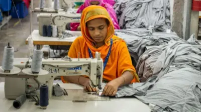 बांग्लादेश में महिला कर्मचारी