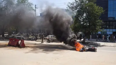 वाहनों में लगी आग