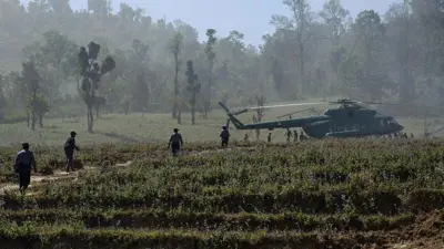 မြန်မာစစ်တပ်တပ်ဖွဲ့ဝင်တချို့ (ပုံဟောင်း)