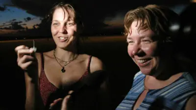 Helene y Jenny sonriendo
