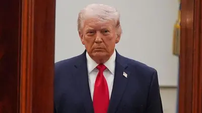 डोनाल्ड ट्रंप 