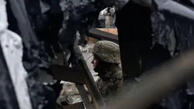 Украинский военный на линии фронта в районе Константиновки на Донбассе