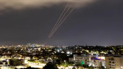 Sistema antimísseis de Israel intercepta ataques do Irã no sábado