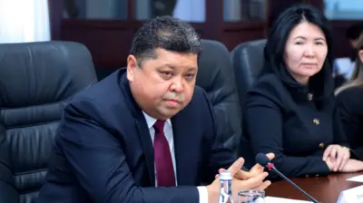 БШК төрагасы Тынчтыкбек Шайназаров жана анын орун басары, БШК өкүлү Айдана Жупуева 