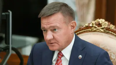 Román Starovoit durante una reunión con Putin.