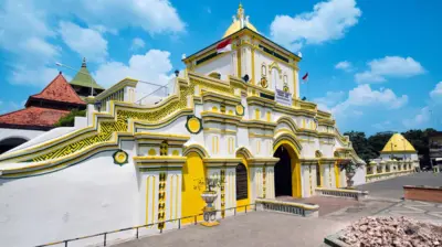 sumenep, masjid jamik, madura, tionghoa, islam, ramadan 2026