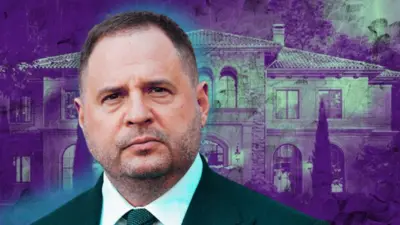 Колаж - Єрмак на тлі маєтку у фіолетово-сірих тонах