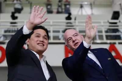 Presiden FIFA Gianni Infantino dan Ketua Umum PSSI Erick Thohir.