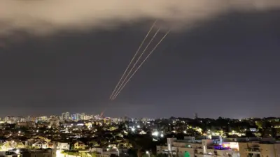 Sistem pertahanan udara Israel di Ashkelon menangkal serangan Iran, pada Minggu (14/04).