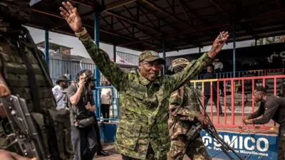 Willy Ngoma katika uwanja wa mji wa Goma, muda mfupi baada ya wao kuudhibiti mji huo mwaka uliopita.