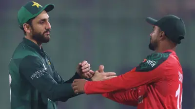 पाकिस्तान और बांग्लादेश के खिलाड़ी