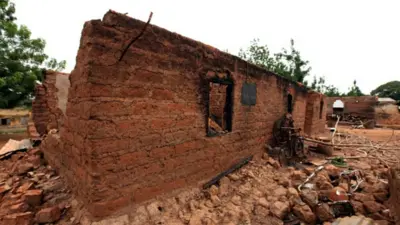 Foto of one house wey dem burn for Okokolo-Agatu for Benue State, north-central Nigeria following attacks by Fulani herdsmen. Dem take di foto on May 10, 2016 in 