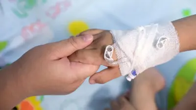 ਮਾਂ ਅਤੇ ਬੱਚੇ ਦਾ ਹੱਥ