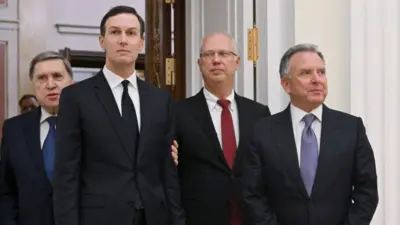 Зліва направо: Юрій Ушаков, зять Трампа Джаред Кушнер, Кирило Дмітрієв та Стів Віткофф в темних костюмах