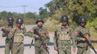 ရခိုင်ပြည်နယ်အတွင်းမှာ မြင်ရတဲ့ အာရက္ခတပ်တော်တပ်ဖွဲ့ဝင်တွေ 