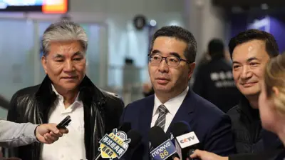 2026年2月2日,國民黨副主席蕭旭岑在桃園國際機場接受媒體採訪。蕭旭岑於2月2日至2月4日率領代表團前往北京,與中國共產黨進行智庫交流。