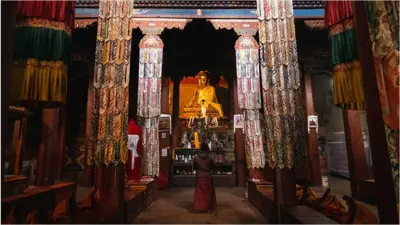 当地社区精心修复了珞曼塘遭气候破坏的寺庙。