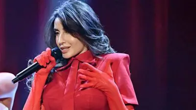 नवंबर 2025 में एक म्यूजिक कंसर्ट में अपना कार्यक्रम पेश करतीं नोरा फतेही (दाएं) - फ़ाइल फ़ोटो