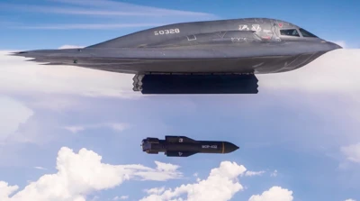 B-2 Spirit, несущий бомбу MOP