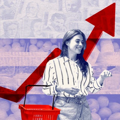 Devojka u prugastoj košulji nosi korpu u samoposluzi