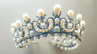Tiara Permaisuri Eugenie di Museum Louvre, Paris.