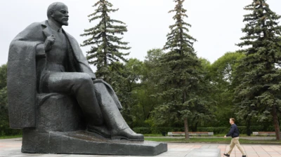 Памятник Ленину в Абакане