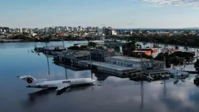 Boeing da Total Cargolink da cbetpista alagada do aeroporto Salgado Filho durante as enchenteslink da cbetPorto Alegre,link da cbet17link da cbetmaio 