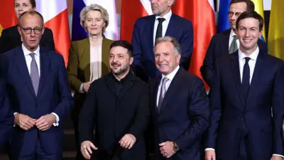 Владимир Зеленский вместе с европейскми лидерами и делегацией США на встрече в Берлине